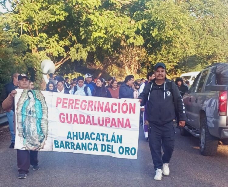 Peregrinos de Ahuacatlán cumplen con su promesa
