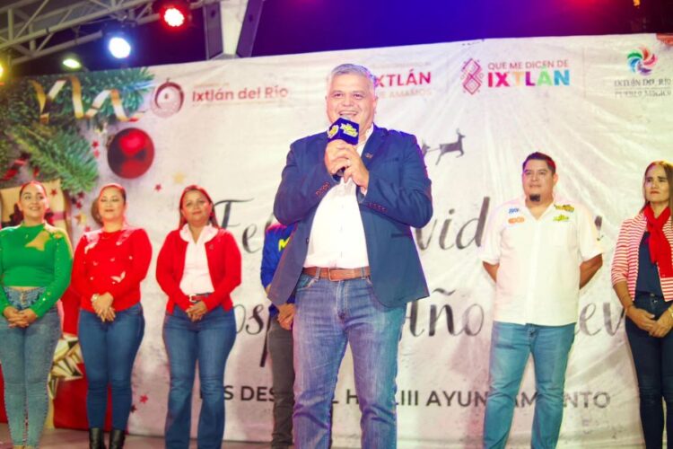 Posada navideña en Ixtlán: diversión y unión familiar en la plaza Eulogio Parra