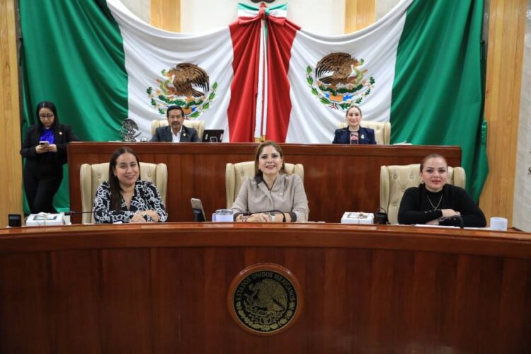 Posada navideña en Ixtlán: diversión y unión familiar en la plaza Eulogio Parra