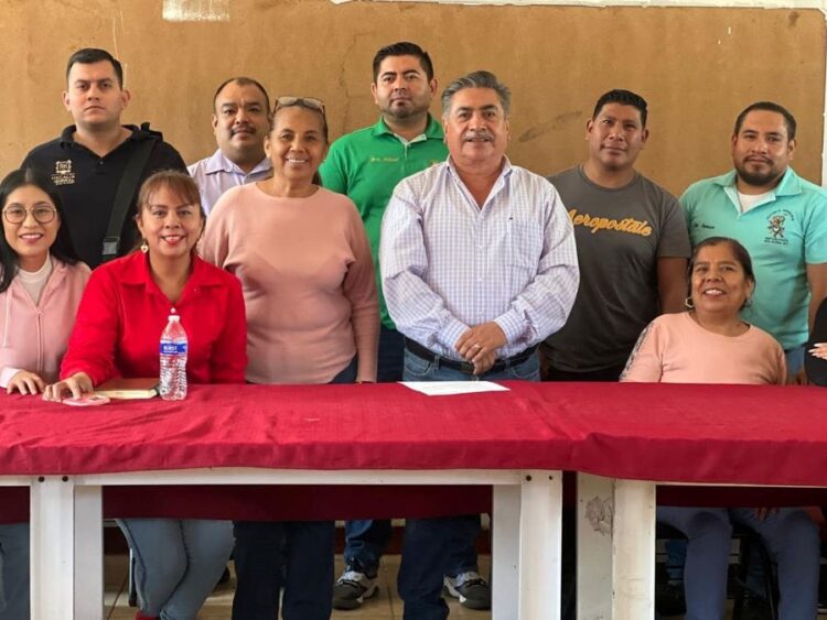 Toño Cambero impulsa mejoras en las escuelas de Jala