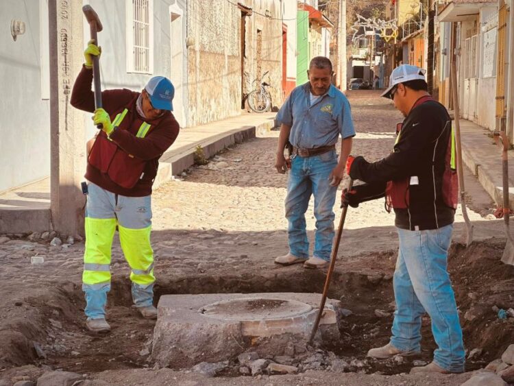 Avanza obra en calle Morelos de Jomulco, pese a inconvenientes
