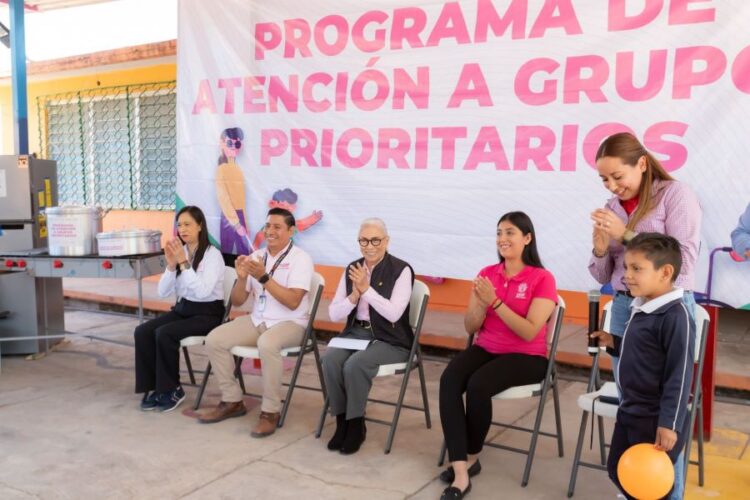 Beatriz Estrada lleva nutrición y bienestar a estudiantes de San Pedro Lagunillas