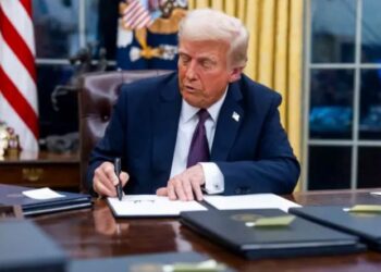 Donald Trump firma orden ejecutiva para eliminar la ciudadanía por derecho de nacimiento