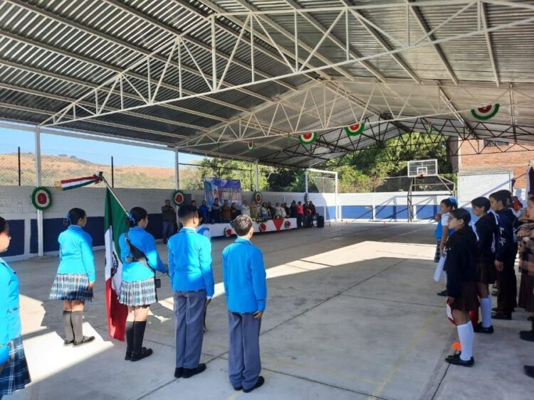 Exhibición regional de escoltas llega a Ahuacatlán, éste miércoles