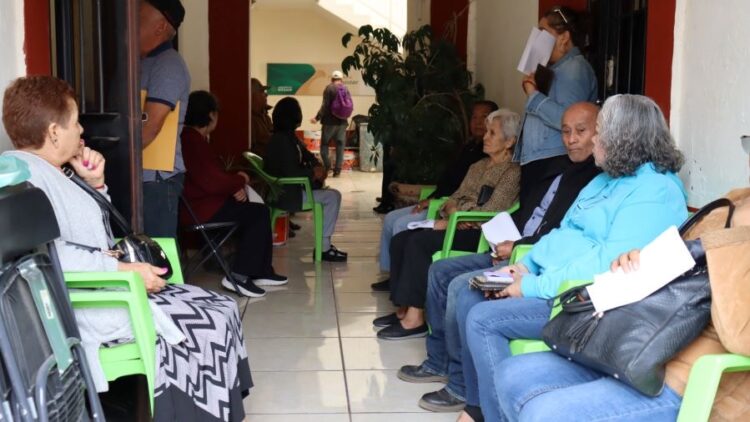 Invitan a contribuyentes a aprovechar descuentos en el predial en Ahuacatlán