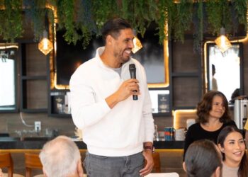 Gustavo Ayón comparte avances clave en reunión con Rotary international