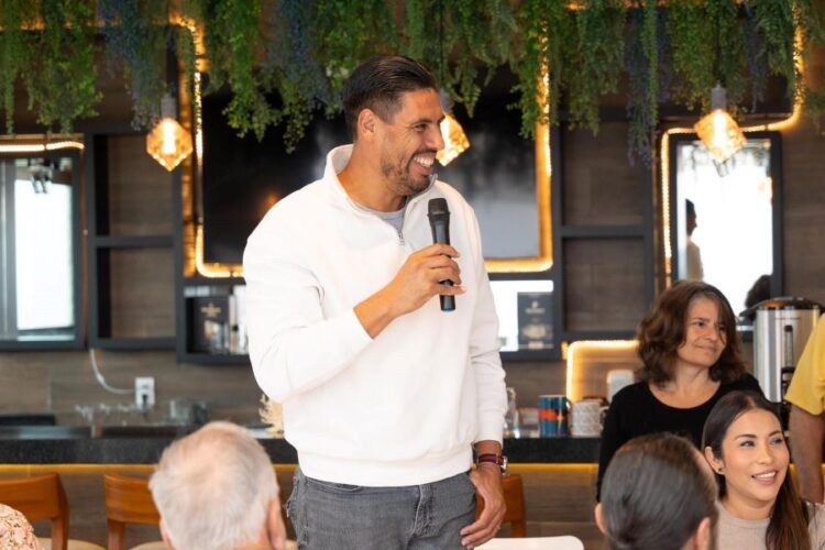 Gustavo Ayón comparte avances clave en reunión con Rotary international