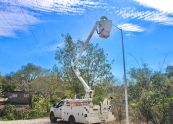 SAMAO mejora la seguridad con rehabilitación del Alumbrado publico en El Buruato