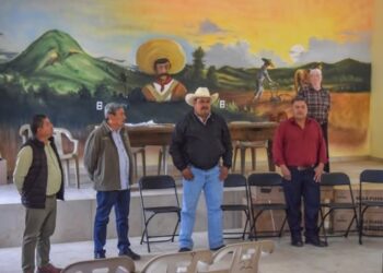 Rodrigo Polanco Sojo entrega apoyos en la comunidad de Buckingam