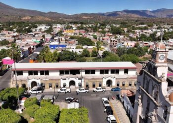 Supervisa Navarro Quintero obra del mercado en Ahuacatlán