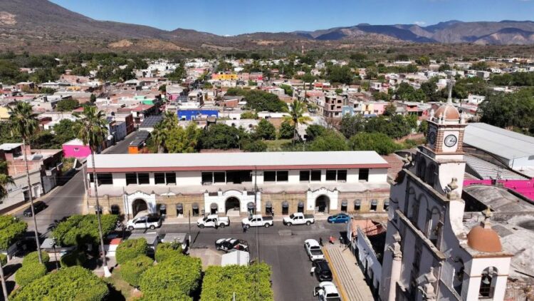 Supervisa Navarro Quintero obra del mercado en Ahuacatlán