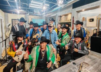 El Korita González y su Banda R-15: Triunfo sin fronteras