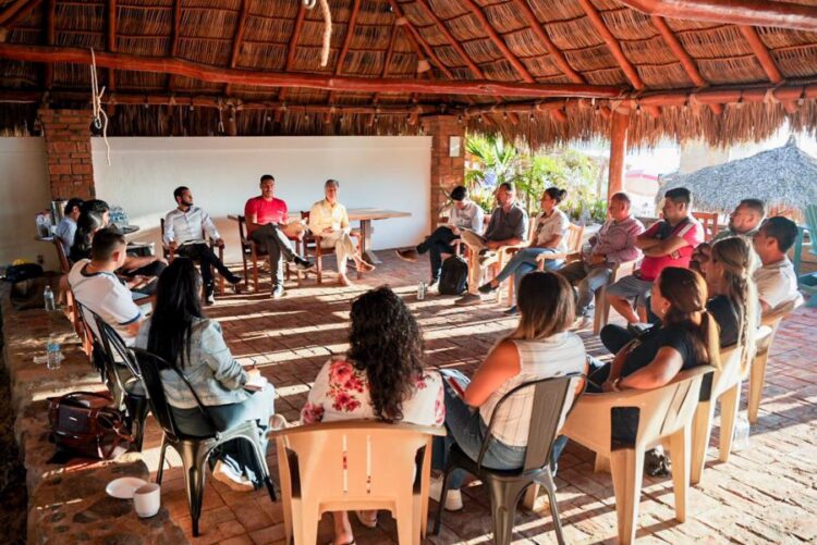 Gustavo Ayón atiende demandas en Chacala