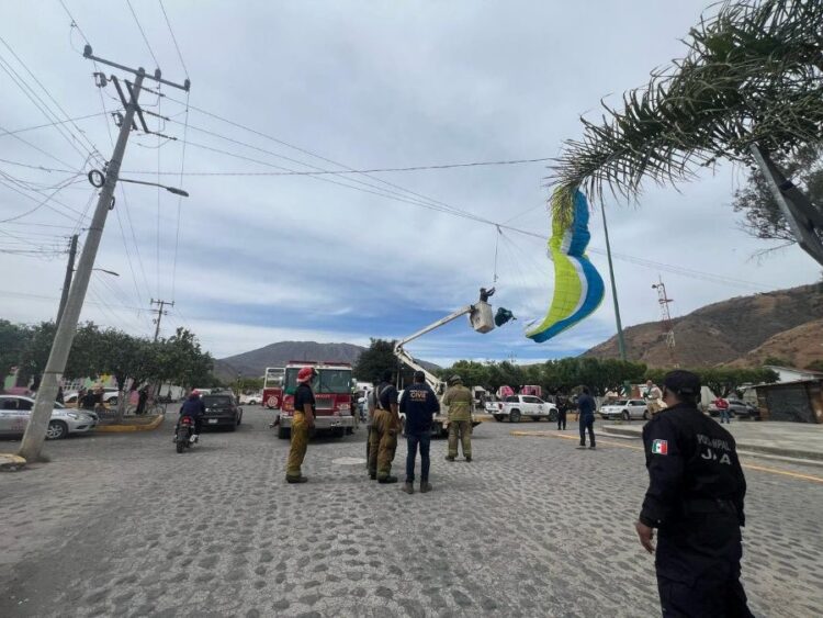 Inicio de semana accidentado para Protección Civil en Ahuacatlán