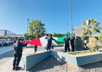 Ixtlán honra la Constitución Mexicana con solemne ceremonia