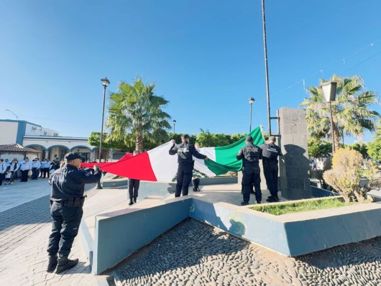 Ixtlán honra la Constitución Mexicana con solemne ceremonia