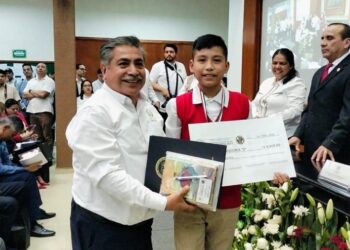 Jala brilla en el Concurso Estatal  de Oratoria «Juan Escutia»