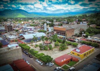 Las Varas se llena de color y alegría con el inicio de sus fiestas patronales