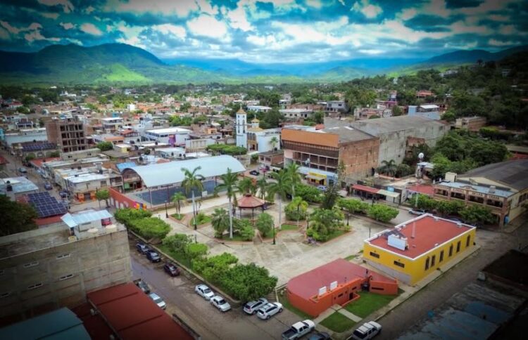Las Varas se llena de color y alegría con el inicio de sus fiestas patronales
