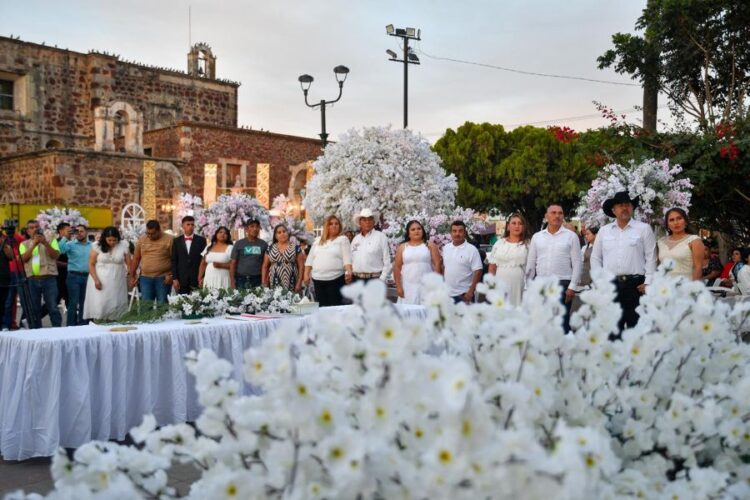 Unión y esperanza en las Bodas Colectivas 2025 de Compostela