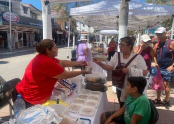 Jala brilla como invitado especial en el Carnaval de La Peñita de Jaltemba