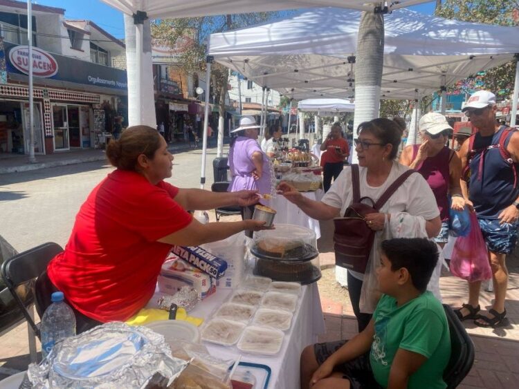 Jala brilla como invitado especial en el Carnaval de La Peñita de Jaltemba