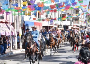 Jala brilla como invitado especial en el Carnaval de La Peñita de Jaltemba