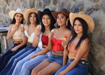 Jala brilla como invitado especial en el Carnaval de La Peñita de Jaltemba