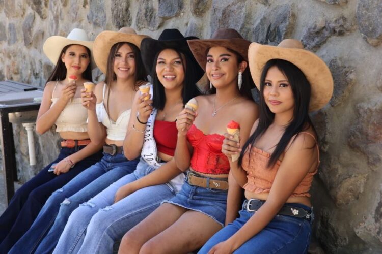 Jala brilla como invitado especial en el Carnaval de La Peñita de Jaltemba