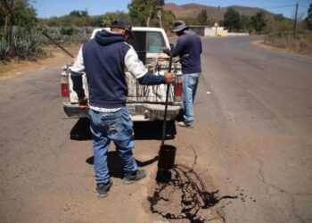 Santa María del Oro avanza con trabajos de bacheo para una mejor movilidad