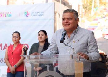 Entrega Memo Ramírez nueva red de drenaje y agua potable en calle Moctezuma