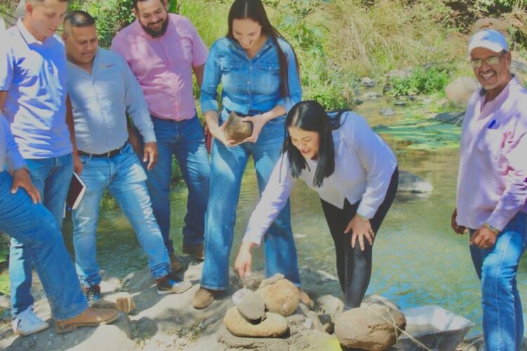 Gobierno de Ahuacatlán impulsa el turismo a través del idioma