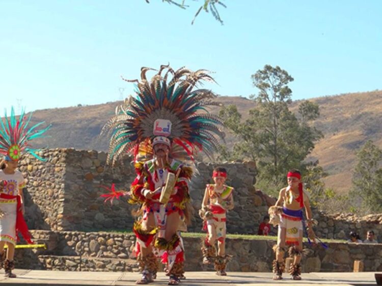 Gobierno de Ahuacatlán impulsa el turismo a través del idioma