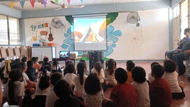 Cine en tu Comunidad” sigue llevando aprendizaje y entretenimiento a la niñez de Compostela