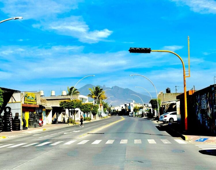 Instalan semáforos en cruce clave de Tepic para reforzar la seguridad vial