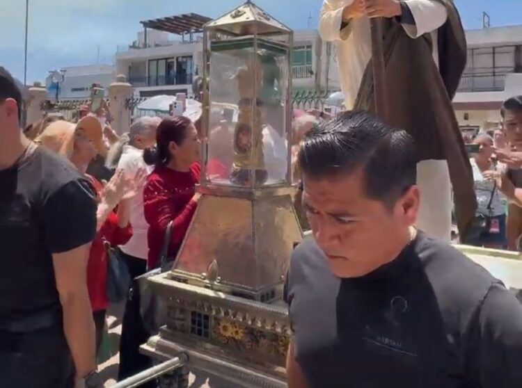 Compostela recibe con fervor la reliquia de San Judas Tadeo