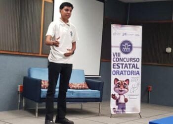 Estudiantes de la Prepa 8 brillan en el VIII Concurso Estatal de Oratoria de la UAN