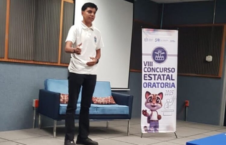 Estudiantes de la Prepa 8 brillan en el VIII Concurso Estatal de Oratoria de la UAN