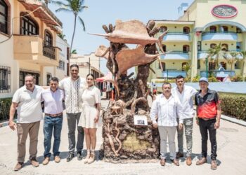 Rincón de Guayabitos celebra su esencia con escultura “Bellezas Marinas/Pez Vela”