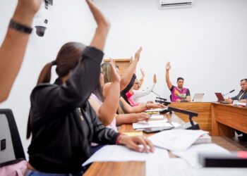 Manolo Andalón reconoce esfuerzo y creatividad de emprendedores de Ahuacatlán