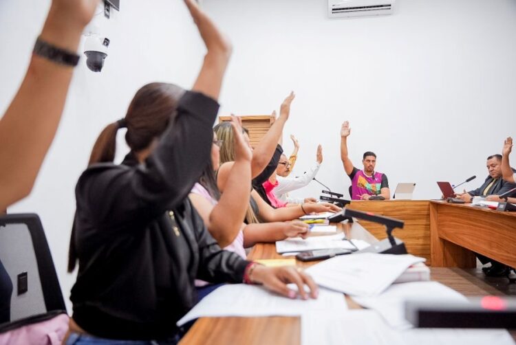 Manolo Andalón reconoce esfuerzo y creatividad de emprendedores de Ahuacatlán