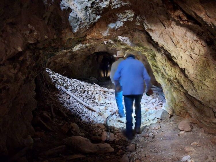 Manolo Andalón reconoce esfuerzo y creatividad de emprendedores de Ahuacatlán