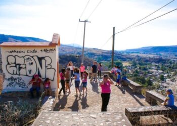 Manolo Andalón reconoce esfuerzo y creatividad de emprendedores de Ahuacatlán
