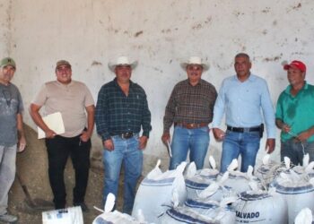 Impulso a la educación en Ahuacatlán: respaldo total del Gobierno Estatal