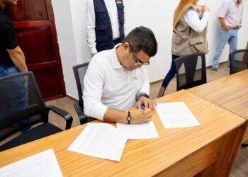 Compostela firma convenios clave para el desarrollo social y educativo