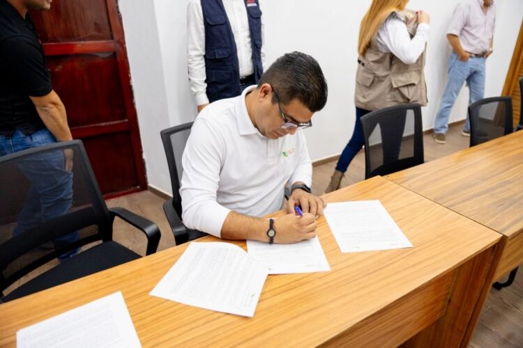 Compostela firma convenios clave para el desarrollo social y educativo