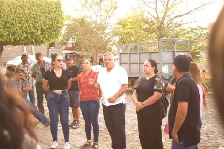 Presidente de Ixtlán fortalece lazos con la comunidad en la colonia Emiliano Zapata