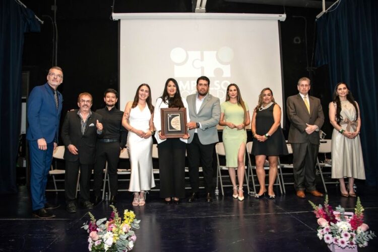 Paulina Barajas, de Ahuacatlán, una líder que inspira y deja huella