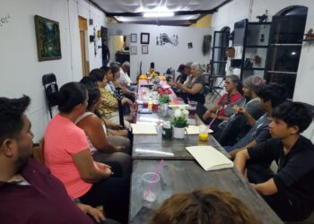 Lupita Miranda cautiva Ahuacatlán con su libro “Conociendo a Amado Nervo”