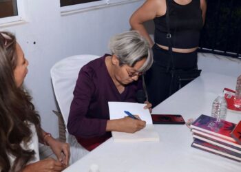 Enedina Luna ilumina Ixtlán con la presentación de su Libro «Viviendo en mi isla»